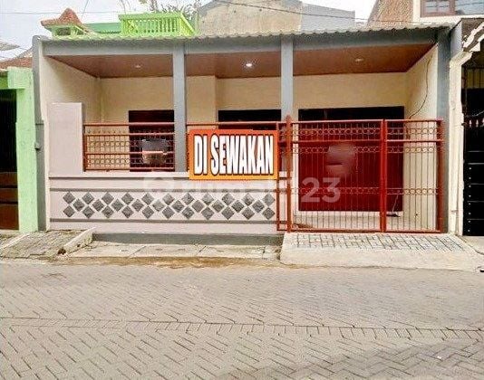Disewakan Rumah 1,5 Lantai Siap Huni Baru Renovasi Bagus Sekali @ Karang Empat, Kenjeran