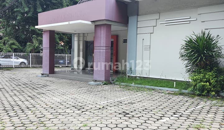 Rumah Siap Huni Di Jalan Protokol Kota Surabaya