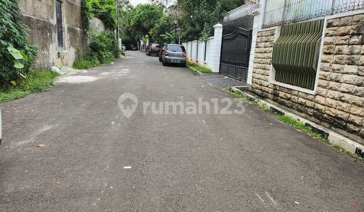 Dijual Tanah Dengan Bangunan Rumah Tinggal di Kemang