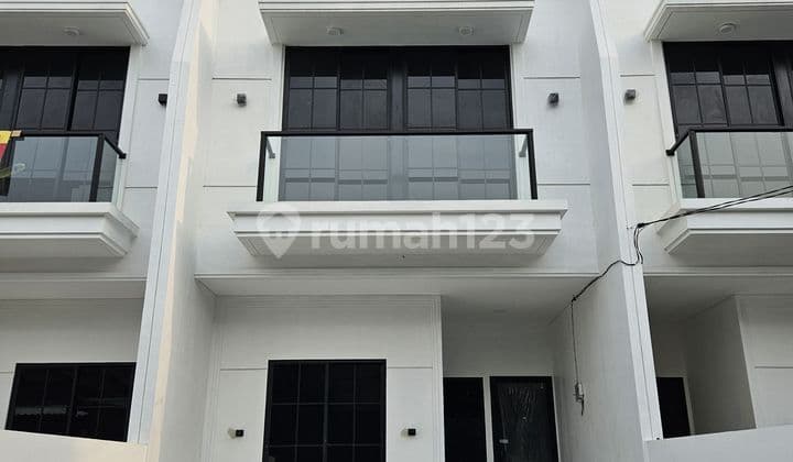 New Brand House in Kav DKI Meruya, West Jakarta