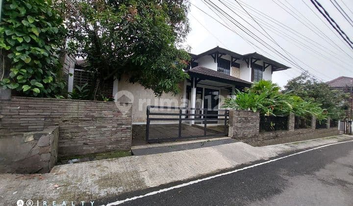 Dijual Rumah Classic Modern Di Cigadung Lokasi Strategis Dekat Jalan Utama Dago Kota Bandung