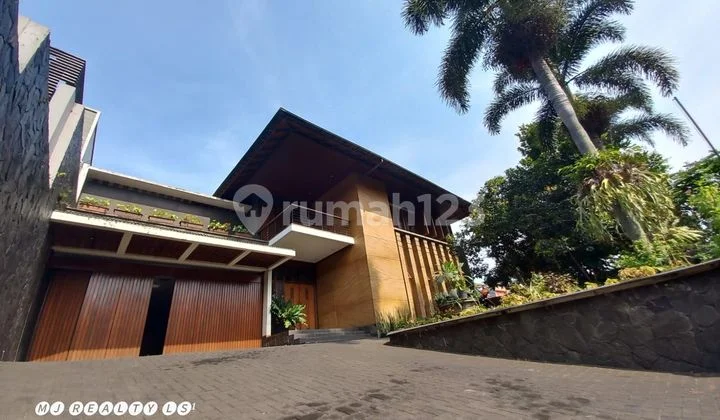DIJUAL RUMAH SULTAN di Dago Bandung Siap Huni dengan Fasilitas Lengkap