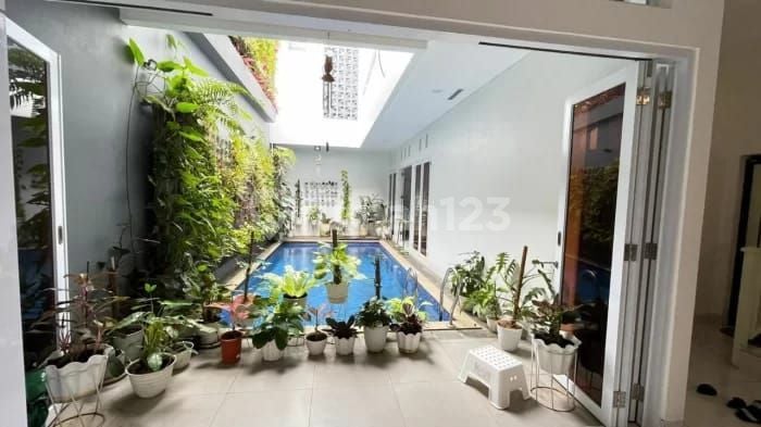 DIJUAL RUMAH Dengan Kolam Renang Pribadi Di Arcamanik Bandung Strategis dan Harga Kompetitif