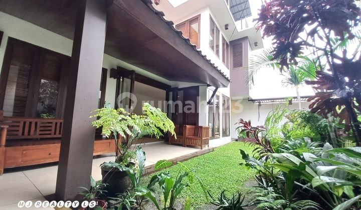 RUMAH MEWAH DIJUAL di Cigadung Dago Bandung Dengan Desain yang Mewah dan Akses Mudah