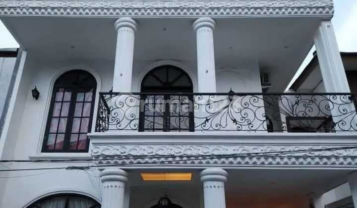 RUMAH MODERN DENGAN KOLAM RENANG PRIBADI di Pelangi Antapani Bandung