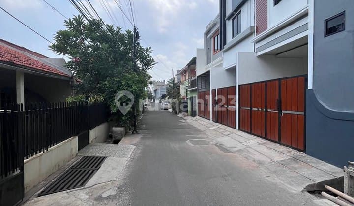 Rumah Brand New di Tengah Kota Jakarta Pusat