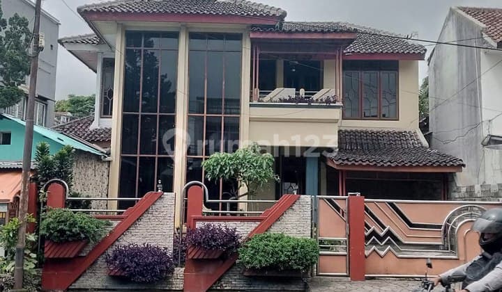 Rumah Tingkat di Jalan Utama Cimacan Cipanas Jawa Barat