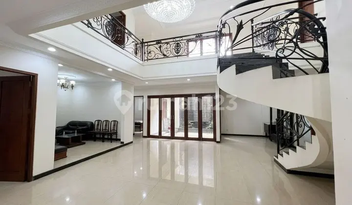 Strategic House in a Complex at Tb Simatupang, South Jakarta