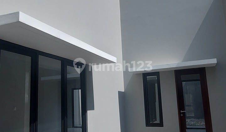 Dijual Rumah Baru BKR Bandung – Kembar Timur, SHM, Taman Depan & Belakang