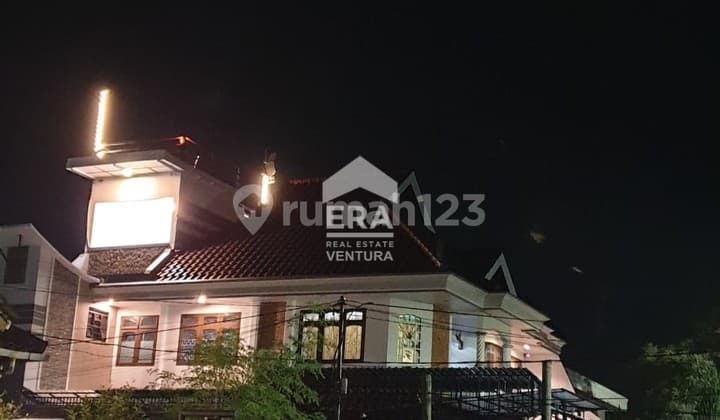 Dijual Rumah Mewah 4 Lantai Fully Furnished di Perum Elite Araya