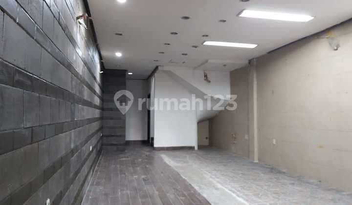 Disewakan Ruko 3 lantai di Boulevard Raya Kelapa Gading