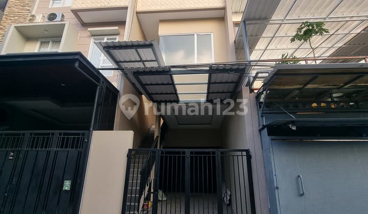 New House Taman Ratu