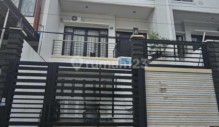 1479 Rumah Taman Ratu