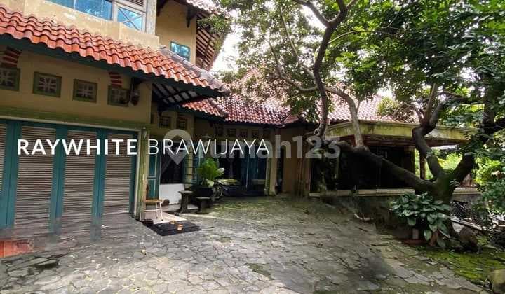 Rumah Lama Lingkungan Tenang Lokasi Strategis Area Setiabudi