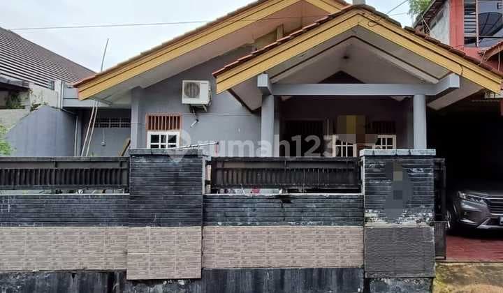 Rumah minimalis 2 lantai siap huni di Pondok pucung indah