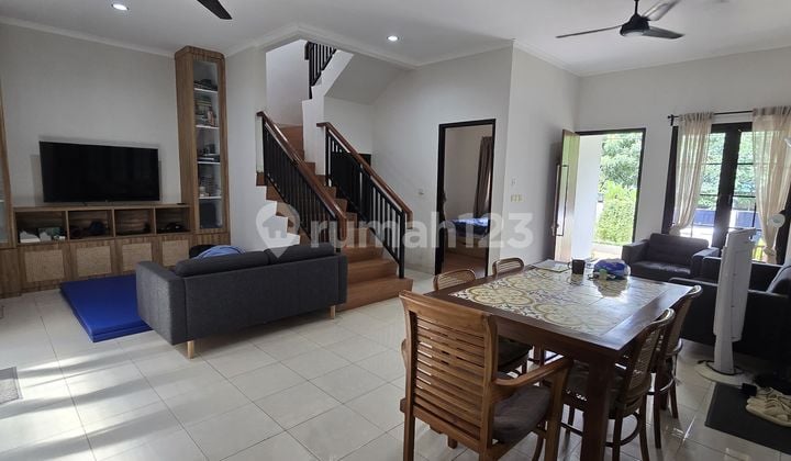 Rumah tidak nempel tetangga di Kencana Loka BSD City