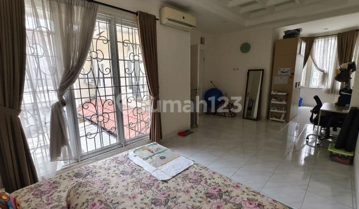 PUSPITA LOKA HOUSE BSD CITY, LARGE MASTER BEDROOM