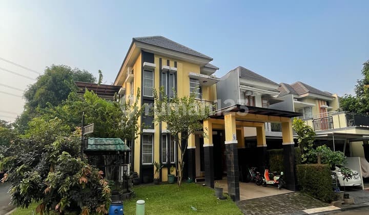 Dijual Rumah Hook 2 Lantai Sangat Asri Siap Huni di Legenda Wisata Cibubur