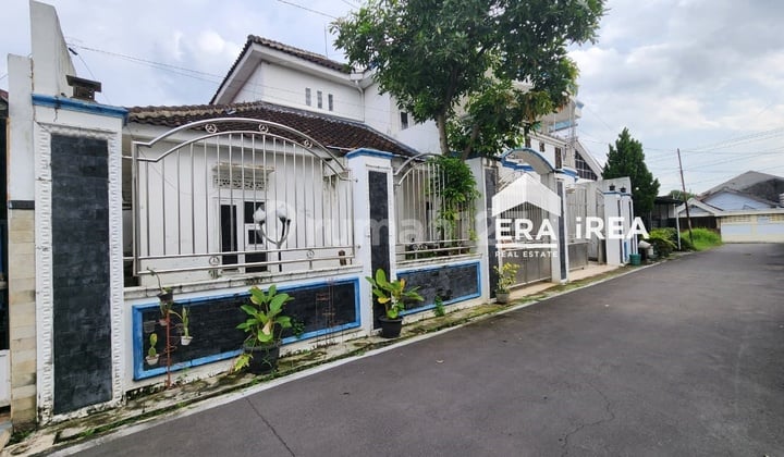 Rumah Mewah 2 Lantai di Colomadu Solo Barat Dekat Superindo