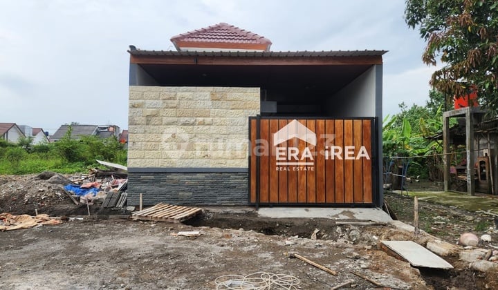 Rumah Baru Cluster di Solo Baru Dekat Singapor Plaget Academy