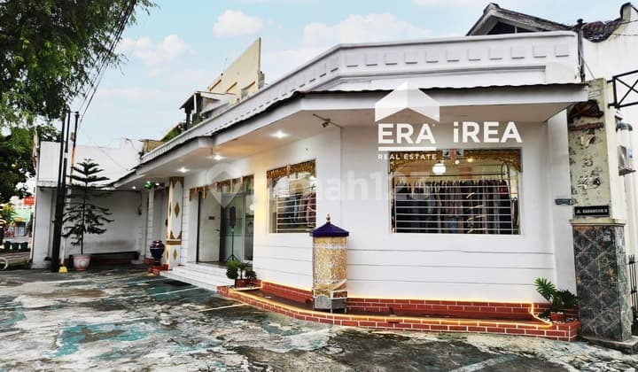 Bonus House with Commercial Space in Solo City Near Purwosari Station
