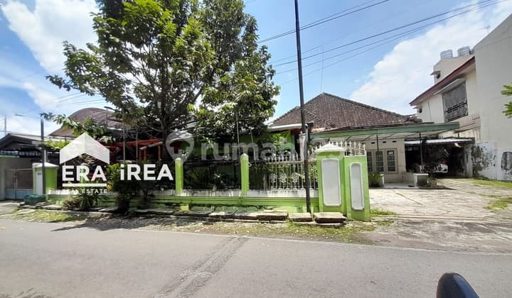 Bonus Land with Building in Solo City Near Mata Hospital