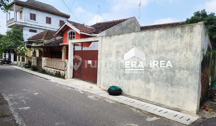 Dijual Rumah Hook Siap Huni di Solo Dekat Stadion Manahan