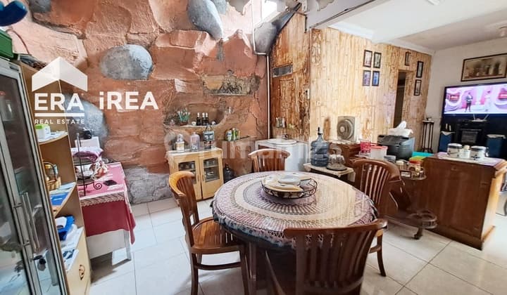 Dijual Rumah 2 Lantai Dekat De Tjolomadoe di Solo Barat