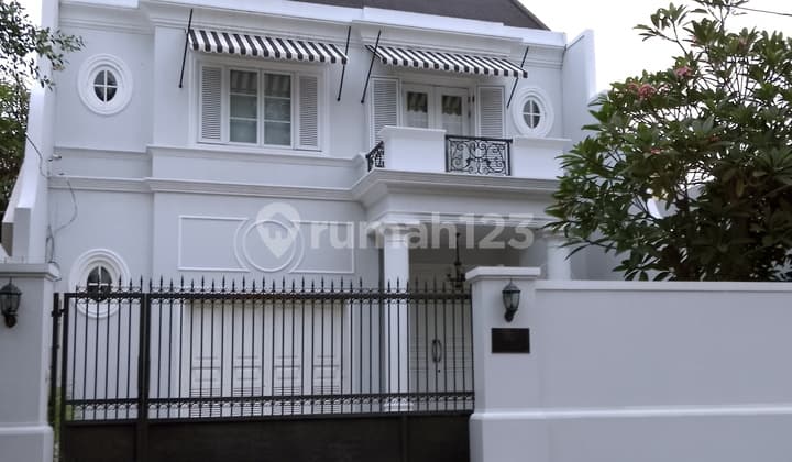 Rumah Lux Elegan Dengan Swimming Pool Di Pulomas Lt 342 M2, Lingkungan Asri, Jual Harga Best