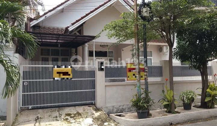 Rumah Cantik Siap Huni 2 Lantai di Pulomas, Lingkungan Asri Strategis, Best Price
