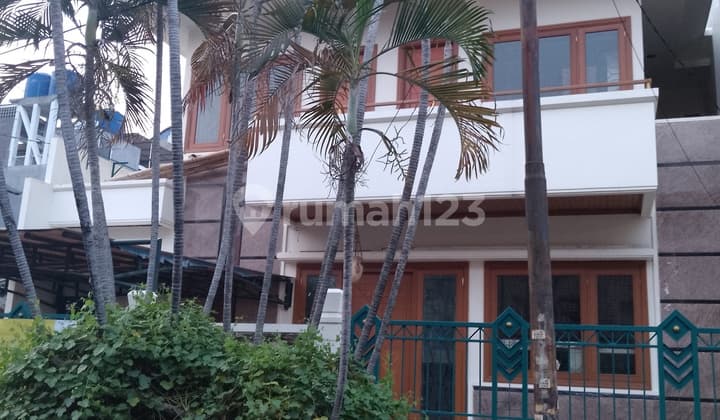 Rumah Siap Huni 2 Lantai di Pulomas, LT 240M2, Harga Best Jual Cepat