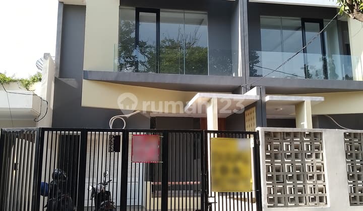 Rumah Brand New Elegant 3 Lantai di Pulomas, Lingkungan Asri, Harga The Best