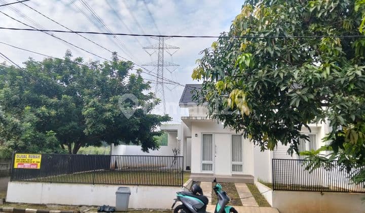 Rumah dengan Lahan Luas di Komplek SHM Deket Tol Strategis Murah