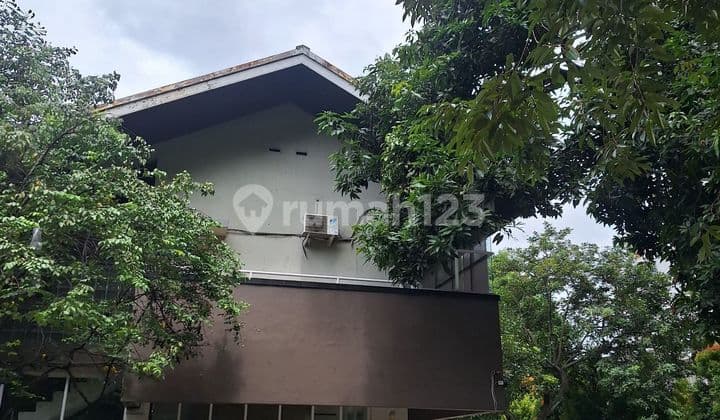 Rumah yang Sudah di Alih Fungsikan Menjadi Ruang Usaha Prapanca