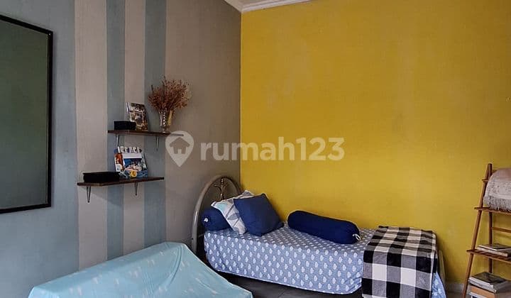 House 2.35 M with 263 sqm Area Cheap in Cinere SHM