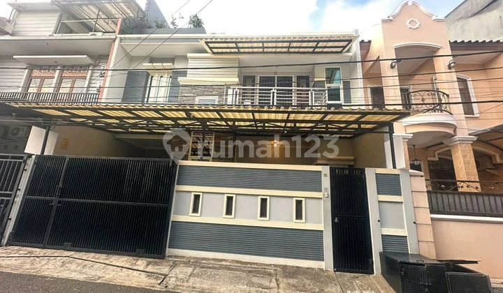 Jual Rumah Mewah 3 Lantai Sudah Furnish Cantik Area Tomang, Jakarta Barat