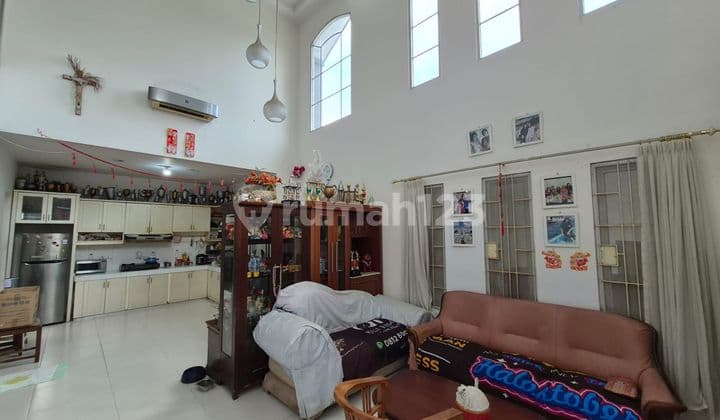 Rumah Hook 2 Lantai Hadap Timur