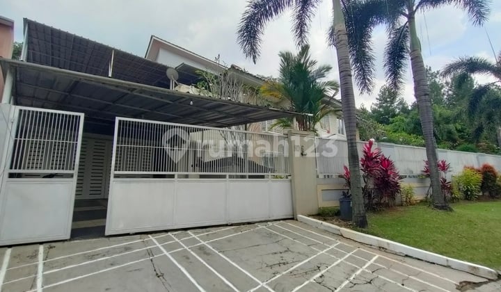 Rumah Hook Bagus Dan Kolam Renang Halaman Masih Luas