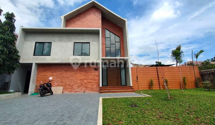 Dijual rumah privat pool fuly furnished di sentul city