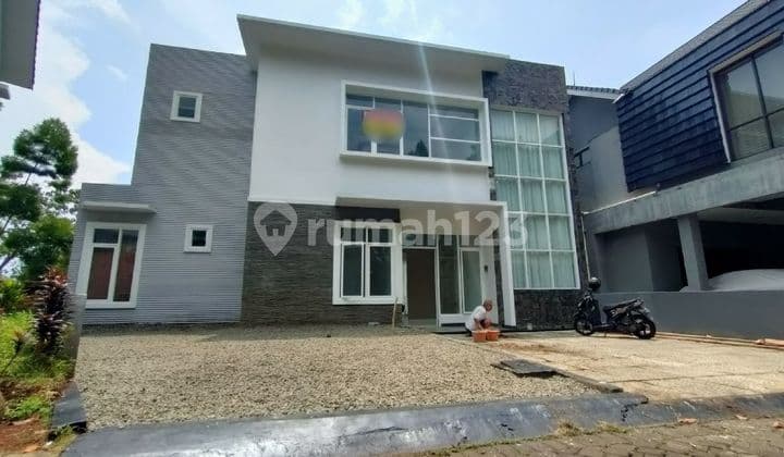 Dijual Rumah View Belakang Langsung Golf di Sentul City