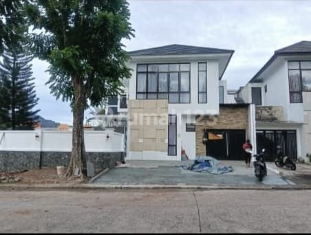 Rumah Fuly Furnished Private Pool Lingkungan Asri