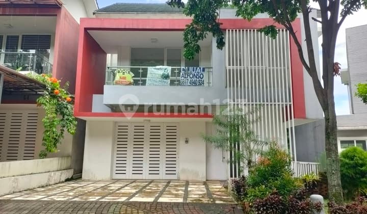 Rumah Tiga Lantai View Belakang Langsung Golf di Sentul City