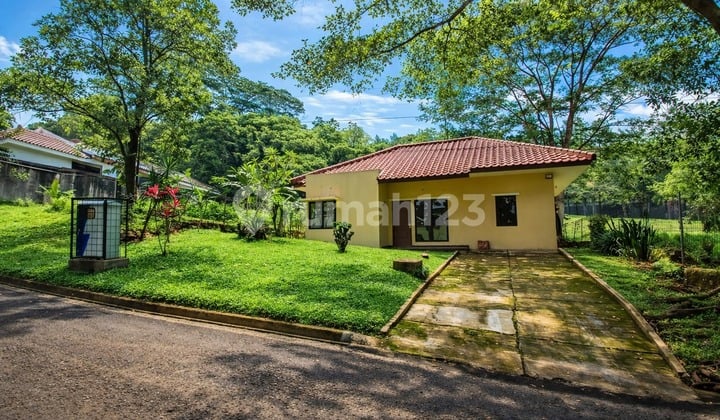 Rumah Bagus dan Halaman Luas di Cluster Elit Sentul