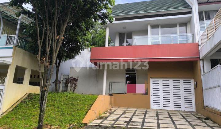 Rumah Dua Lantai Lingkungan Aman Dan Nyaman