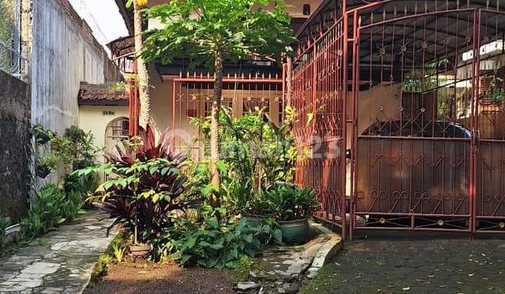 Rumah Dijual Cepat Lokasi di Jl Raya Komersial Cocok Untuk Hotel Dll di Bandung