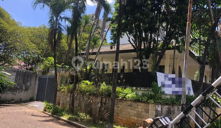 Rumah mewah Hook lokasu ELITE Kuningan di Setiabudi Jakarta Selatan - Lengkap Swimming Pool