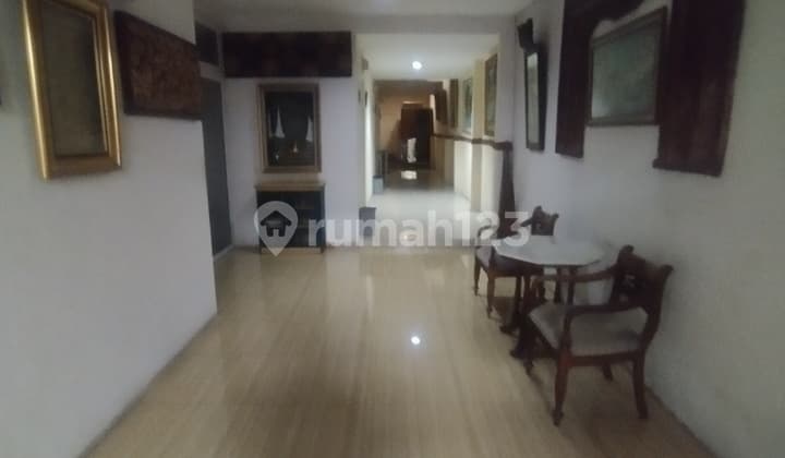 Rumah Lama Strategis Di Area Pinggir Jalan Raya
