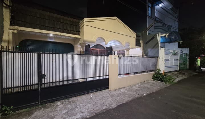 Tanjung Duren Single-Story House Easy Access