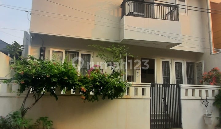 Batu Tulis Rumah 3 lantai Siap Huni Tinggi dari Jalaná