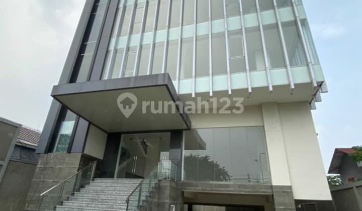 Pramuka Raya Gedung Baru Siap Pakai di Jalan Raya